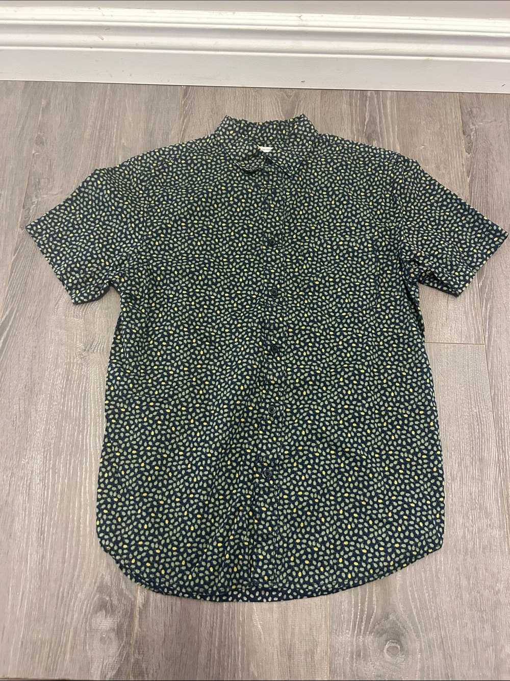 Old Navy Short-Sleeve Button-Down in Dark Green with Yellow Dot Print